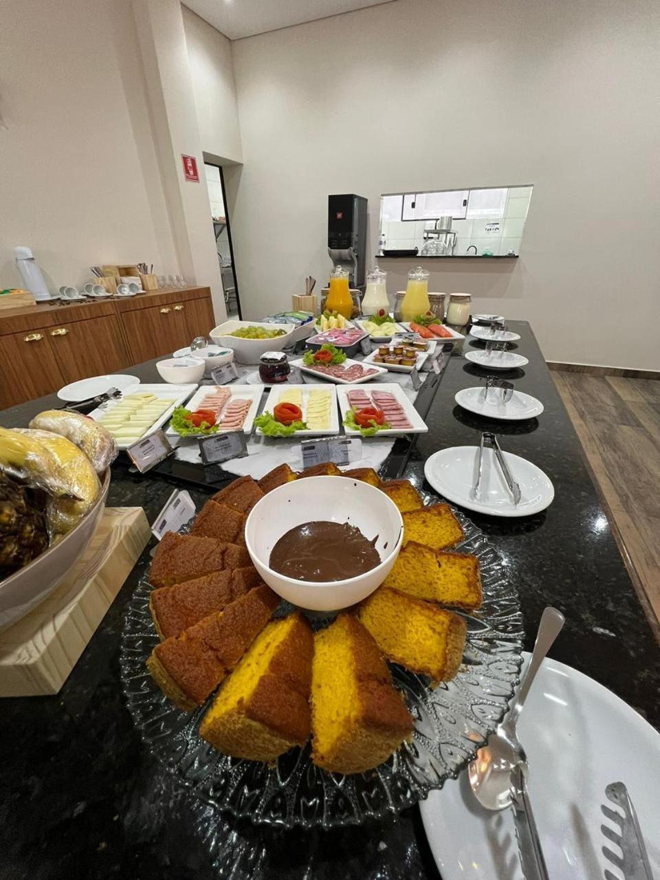 Hotel Internacional גווארולוס מראה חיצוני תמונה