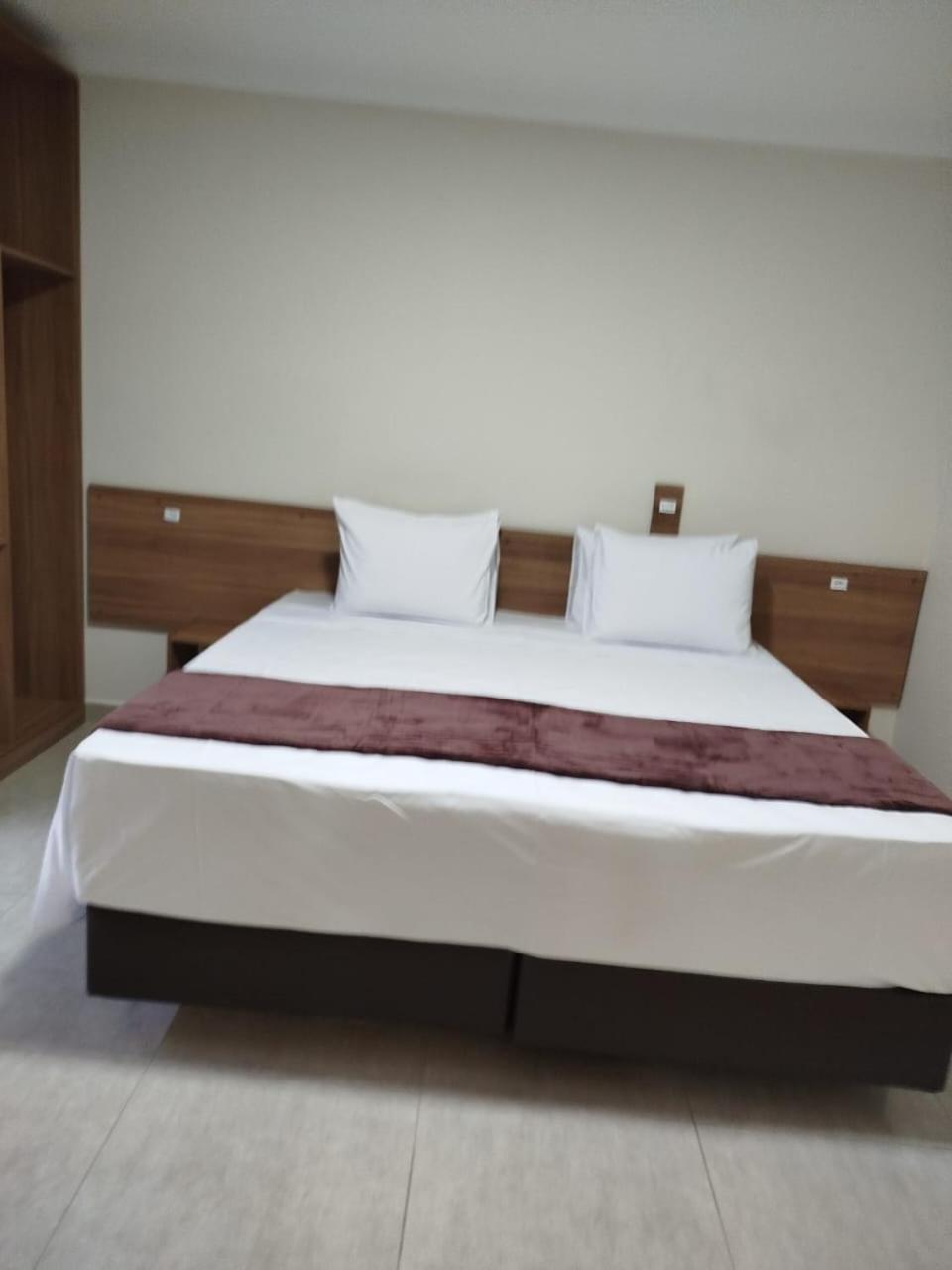 Hotel Internacional גווארולוס מראה חיצוני תמונה